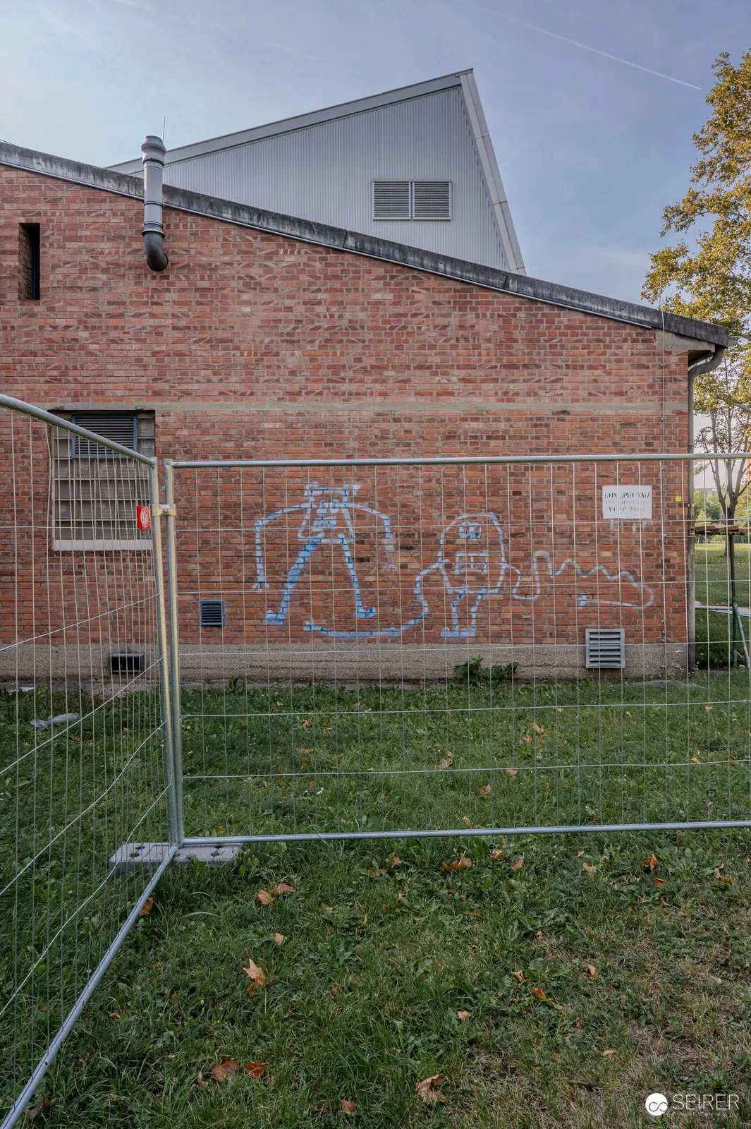 Graffiti on the site fence – Foto Arsenal Wien construction site, October 2023