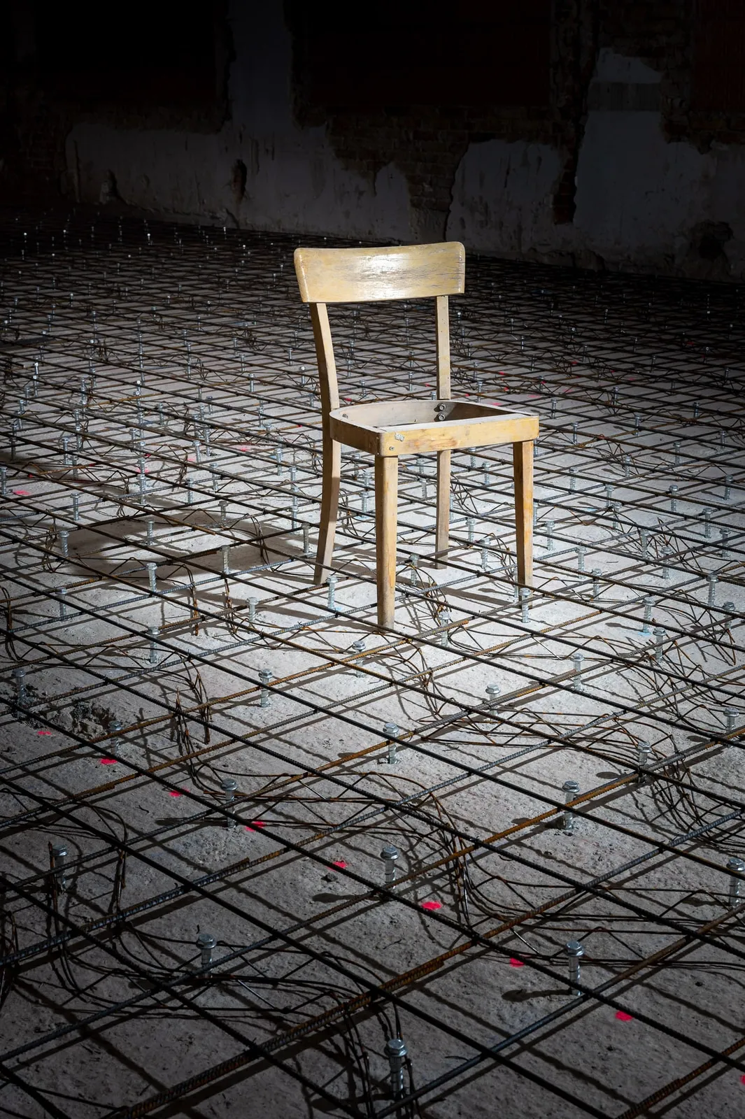 A lone chair on the rebar – Foto Arsenal Wien construction site, October 2023