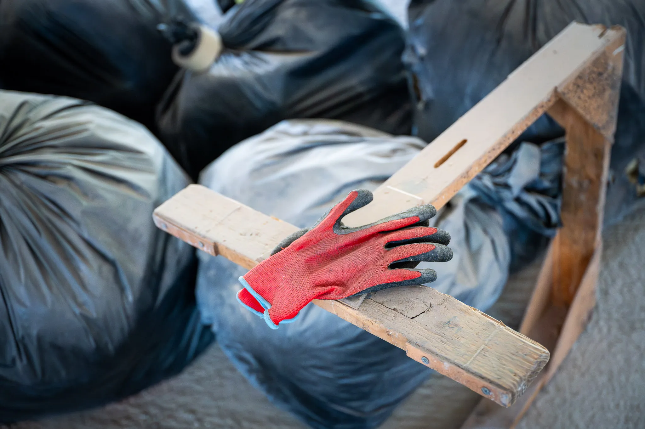 Rubble bags and red gloves – Foto Arsenal Wien construction site, November 2023