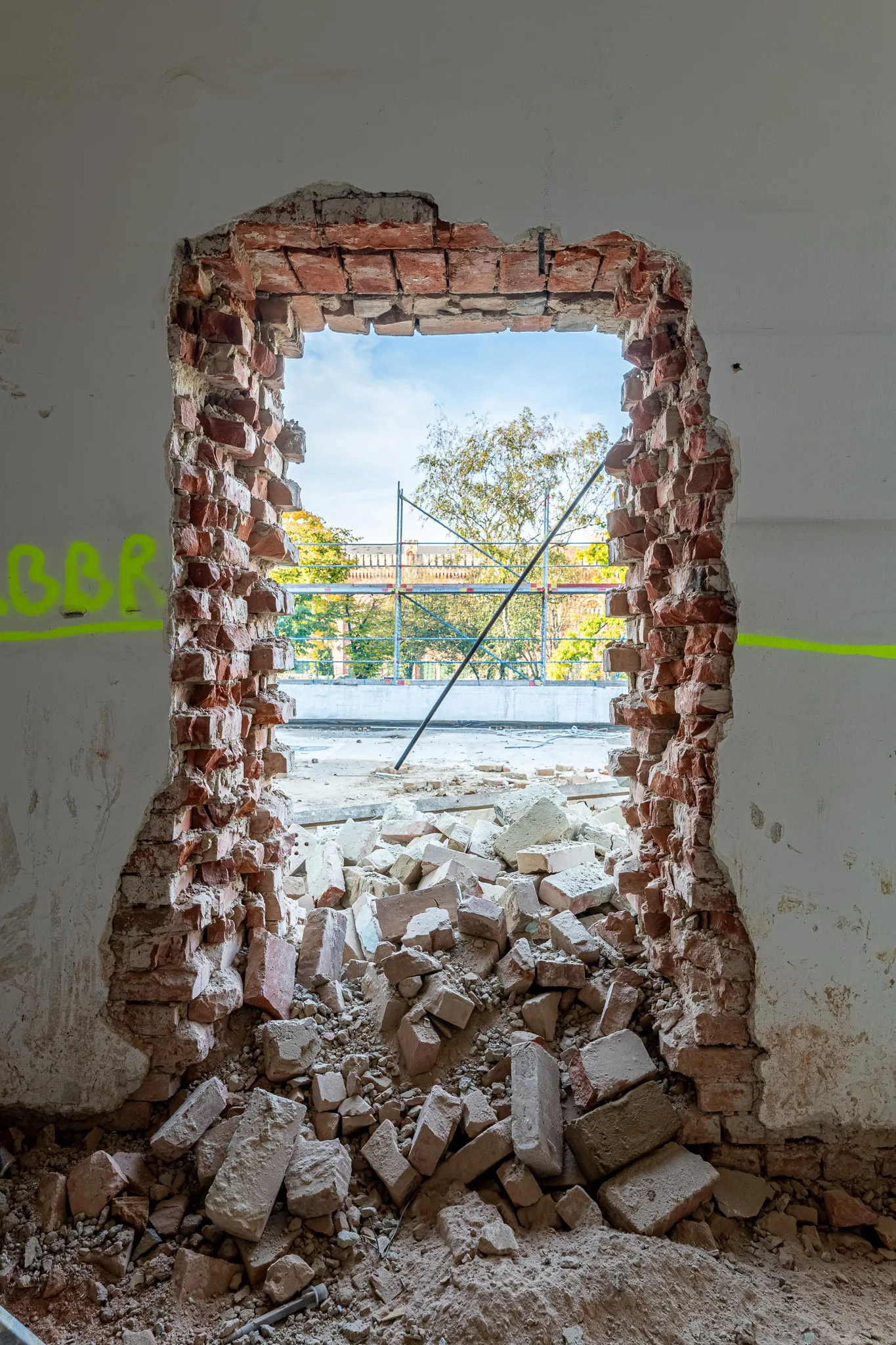 Opening broken through the wall – Foto Arsenal Wien construction site, November 2023