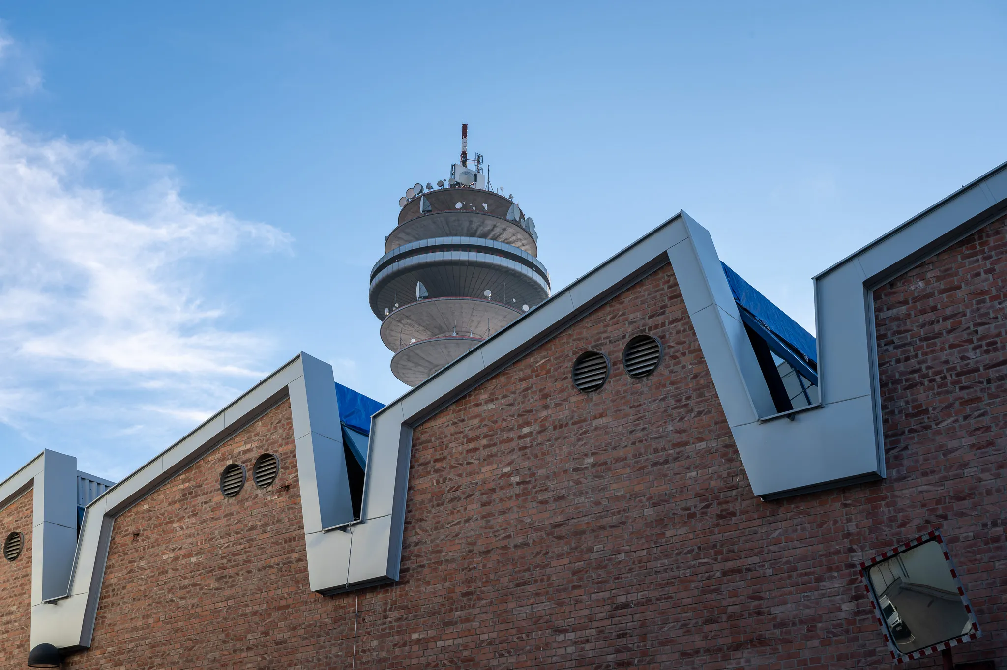 Sawtooth roof in front of the tower – Foto Arsenal Wien construction site, December 2023