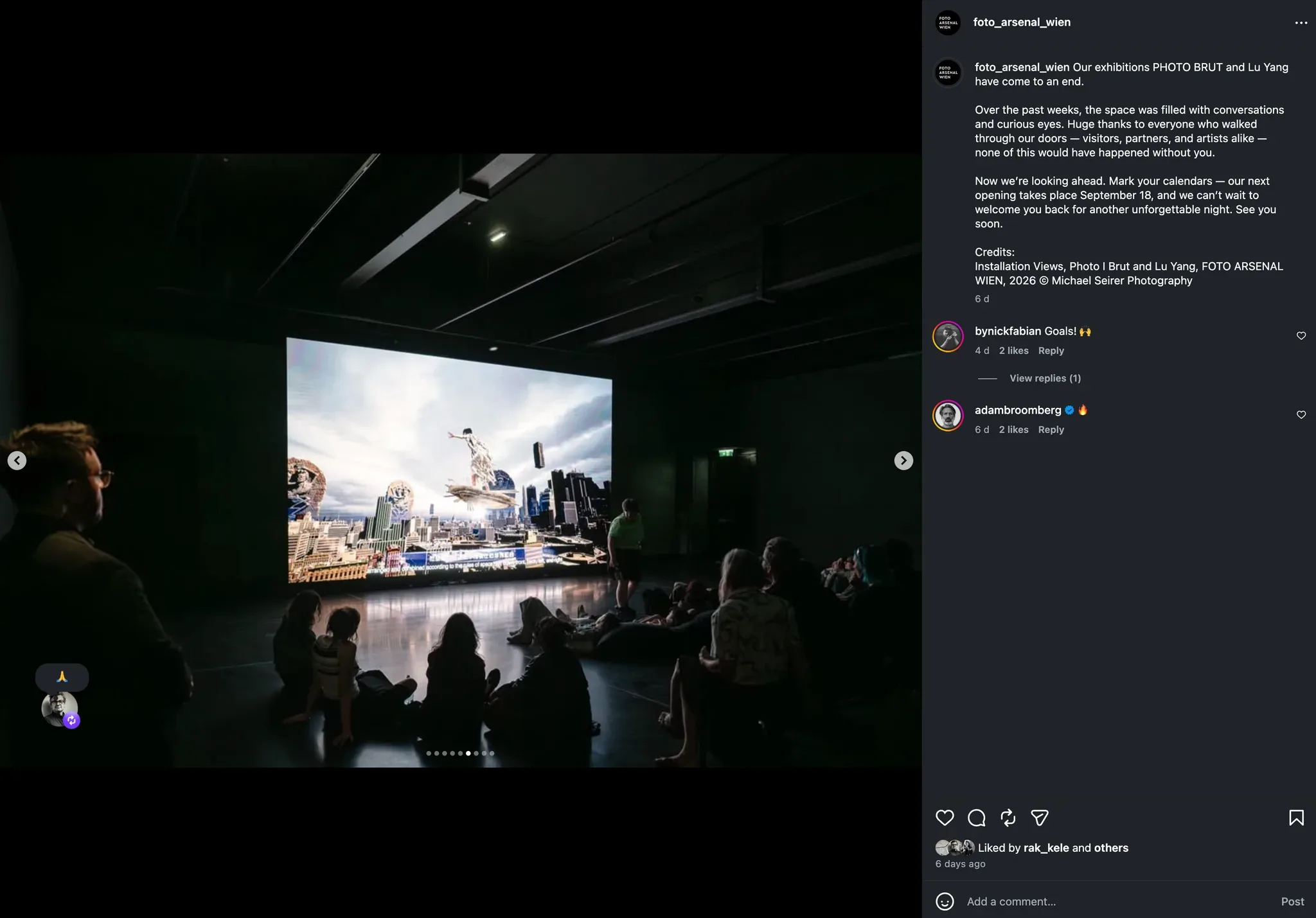 Derselbe Kanal, zwei Monate später: Rückblick auf „Photo Brut“ und Lu Yang mit Installationsansichten vom Shooting – und der Ankündigung der nächsten Eröffnung.
